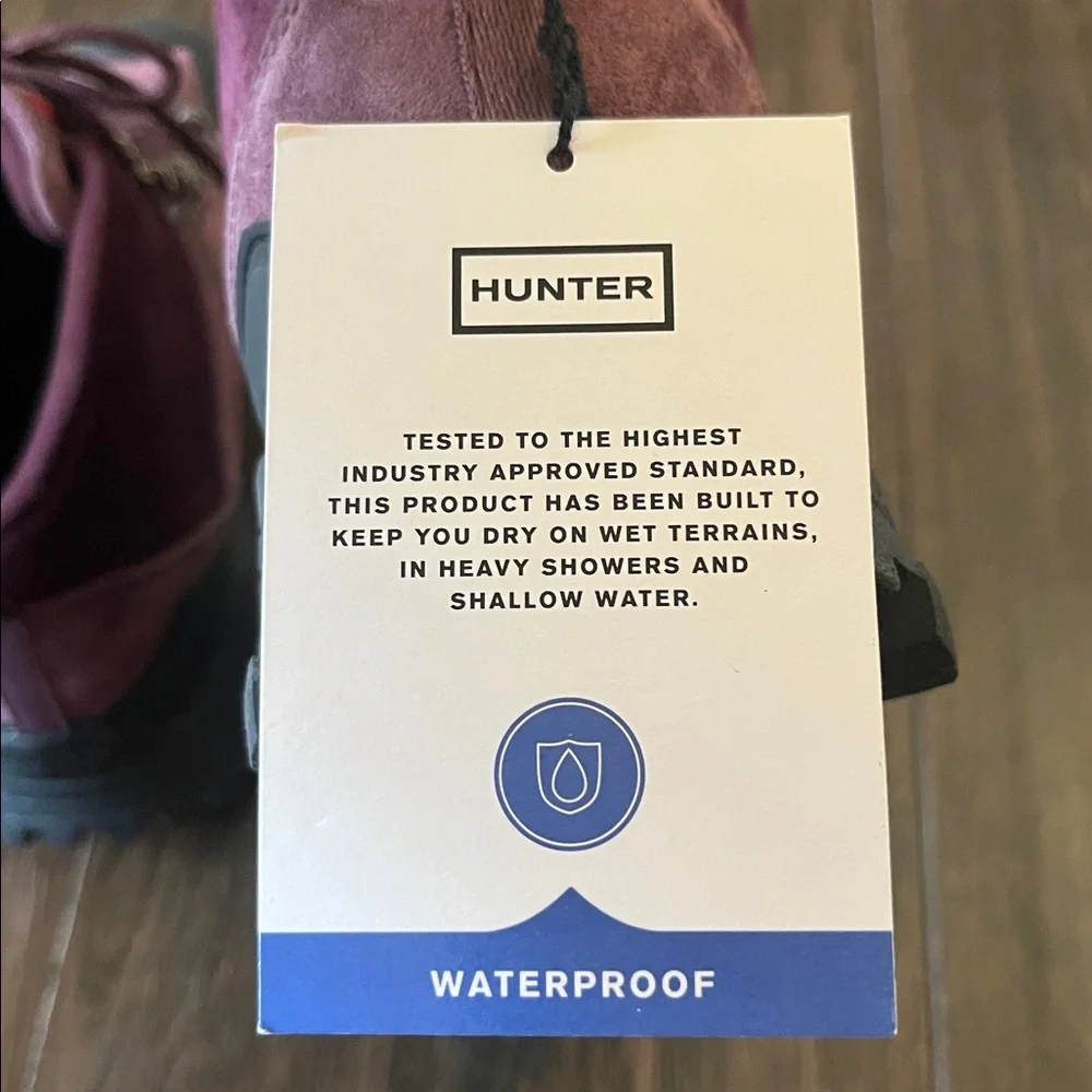 Hunter Women's Burgundy and Black Hiking-Style Winter Boot